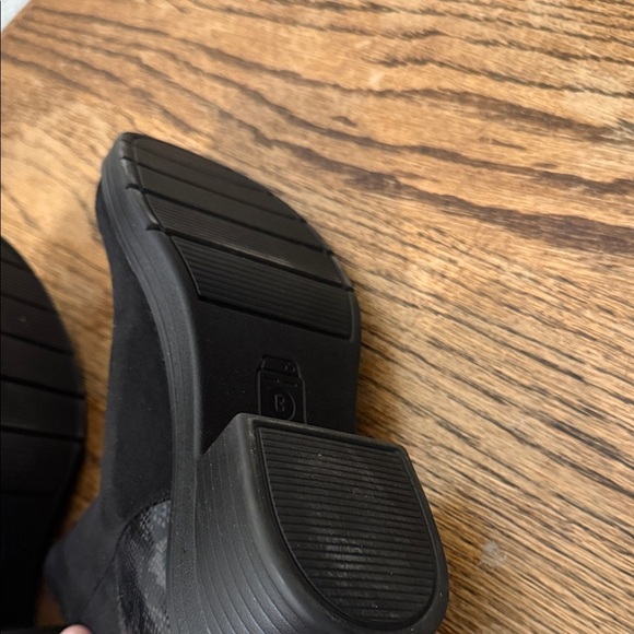 Bzees Lifestride Black Ankle Booties Comfortable and Washable for Women Size 6.5 - Picture 7 of 9